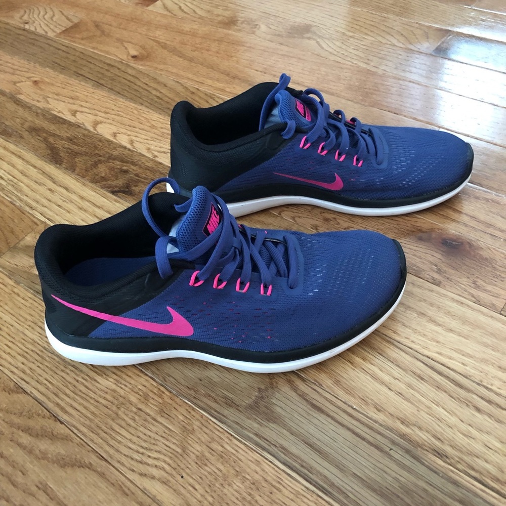 Nike Sneakers - Women's